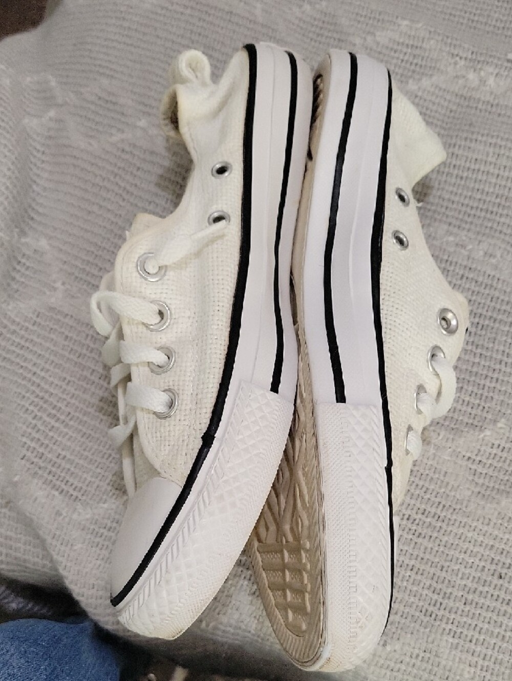 Converse White Low Top Canvas Sneakers Easy On Heel, Womens Size 8 - Picture 9 of 9
